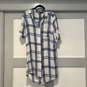 Drapey collared buttoned top with roll-up sleeves
